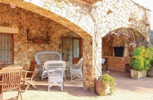 Calonge Villa | Pretty Villa with Sun Loungers