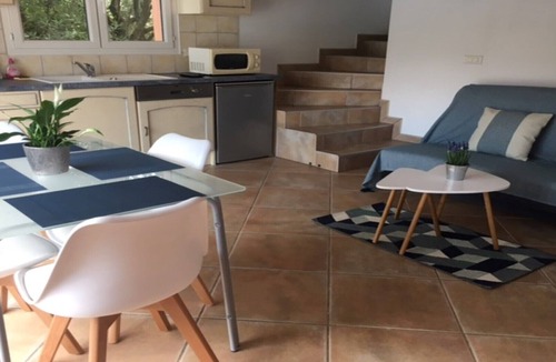 Sussargues Apartment | price nice flat T2 with swimming pool sector Montpellier between Sea and cevennes