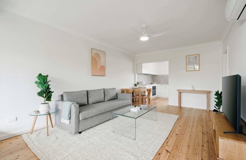 Merewether Apartment | Prickly Pear Stays in Merewether - Ranclaud St, 1-bedroom