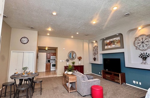 West Old Town Apartment | Prickly Pear Suite, Near Old Town