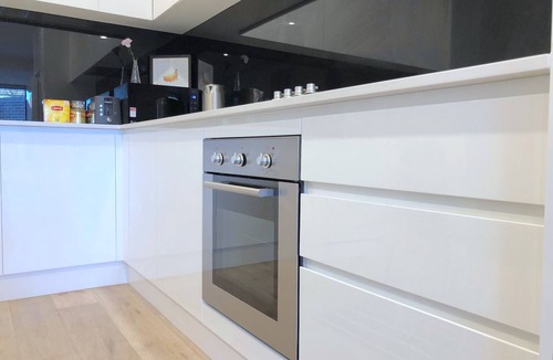 Bentleigh Apartment | Pride Benleigh Apartment with Garden