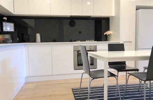 Bentleigh Apartment | Pride Benleigh Apartment with Garden