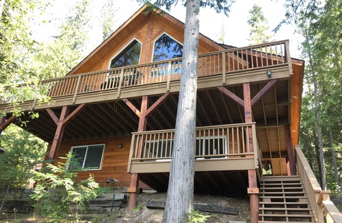 Coolin House | —Priest Lake Waterfront Escape—