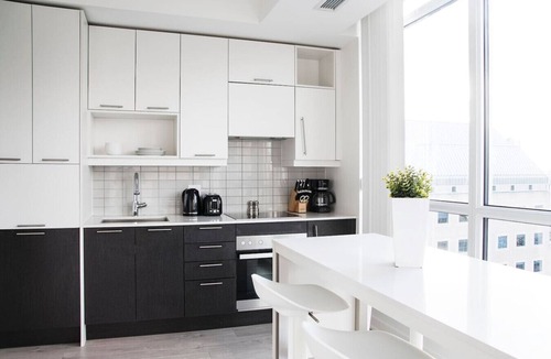 Downtown Toronto Apartment | Prime 2BR Apt with Lovely Skyline Views and GYM