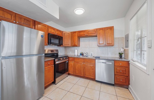 Highlands - Perkins Apartment | Prime 2BR – Midway Between LSU & Downtown BR!