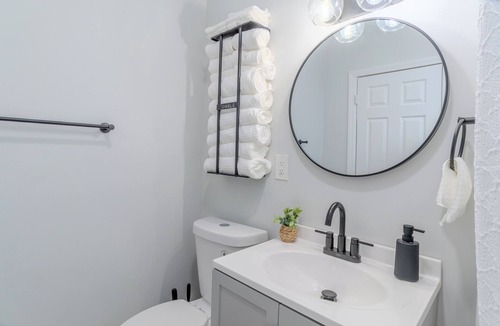 East Somerville Apartment | Prime 2BR Near Tufts & Downtown Boston