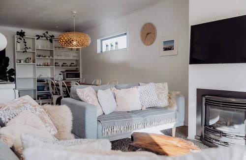 Hokitika House | Prime Beachfront - Sunsets, Space & Serenity