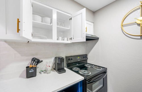 Garden Hills Apartment | Prime Buckhead Chic Condo in Atlanta