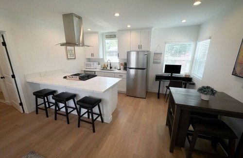 Burbank Apartment | Prime Burbank Location – New 1 Bedroom Near Studios, Dining, Museums & More!