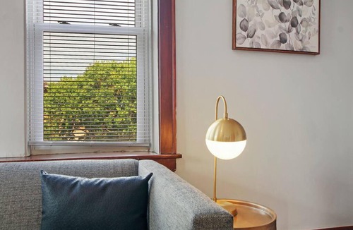 Old Irving Park Apartment | Prime City Stay in a 1BR Apartment - Cullom F2