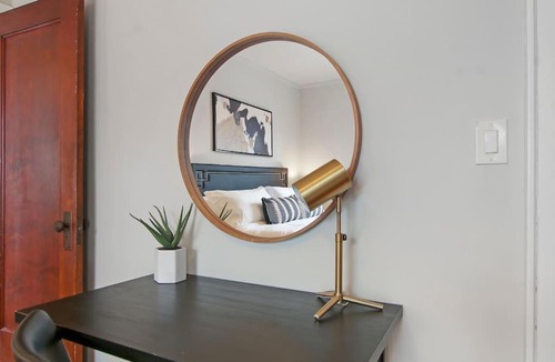Old Irving Park Apartment | Prime City Stay in a 1BR Apartment - Cullom F2