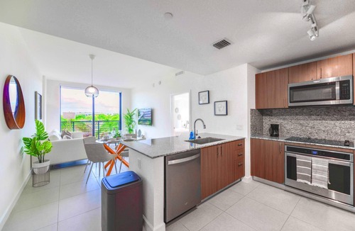 Doral Condo | Prime Doral Location | Pool & Gym