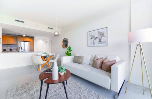 Doral Condo | Prime Doral Location | Pool & Gym