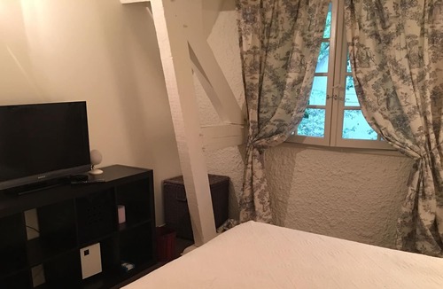 Saint-Sulpice-et-Cameyrac Villa | Prime location in a golfing community.