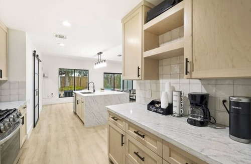 Woodlake - Briar Meadow House | Prime Houston Getaway w/Pool – Near Downtown