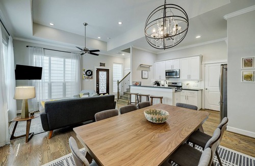 Shady Acres House | +Prime HTX Heights Location +Walkable to Dining/Coffee +King/Queen & Bunk Rooms