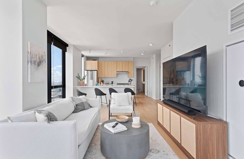 River North Apartment | Prime Lincoln Park Views + Modern Amenities Await