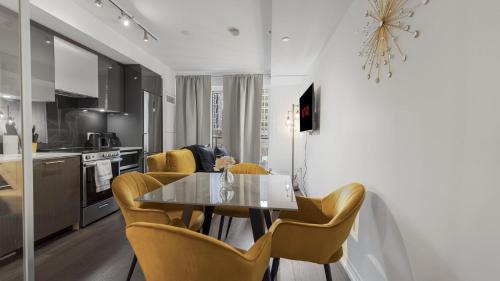 Garden District Apartment | Prime Location 1BR with Queen Bed - Near Dundas Square