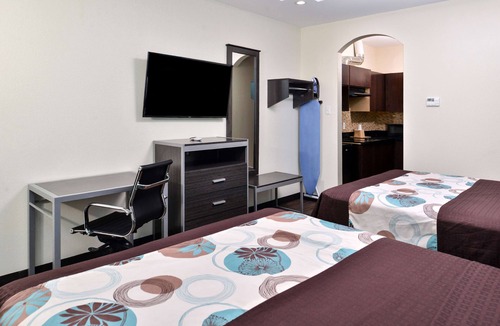 Spring Hotel | Prime Location! 2 Great Units! Near Urban Air Trampoline and Adventure Park!