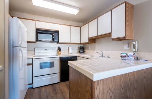 Capistrano Beach Hotel | Prime Location! 4 Convenient Units w/Kitchen! Free Parking!