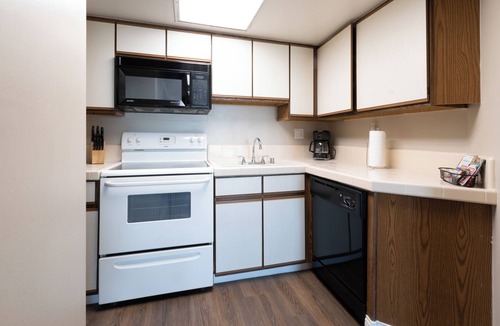 Capistrano Beach Hotel | Prime Location! 4 Convenient Units w/Kitchen! Free Parking!