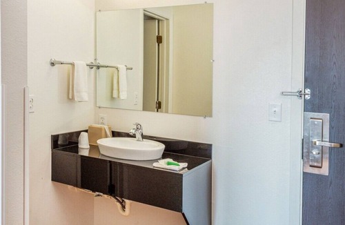 Shelby House | Prime Location, 4 Sleek Units w/Free Parking, Minutes to Lake Shel-oole