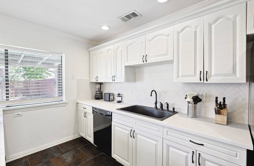 Plano House | Prime Location- 4BR | Hot Tub, BBQ & Kids Play Zone