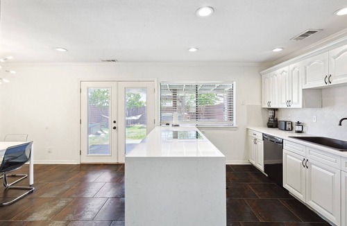 Plano House | Prime Location- 4BR | Hot Tub, BBQ & Kids Play Zone
