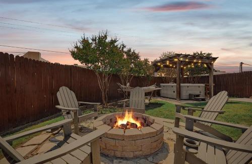 Plano House | Prime Location- 4BR Hot Tub, BBQ & Kids Play Zone
