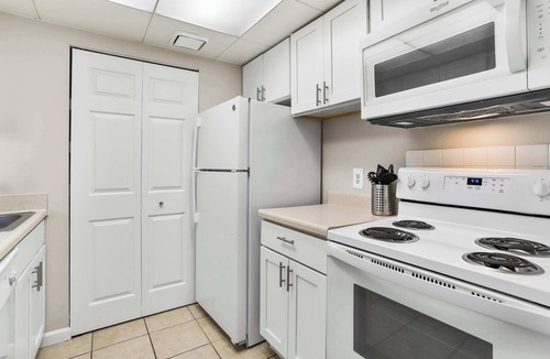 Crystal City Apartment | Prime Location | Apartment Steps from Metro