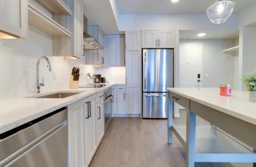 Clarendon Apartment | Prime Location Apt W Gym