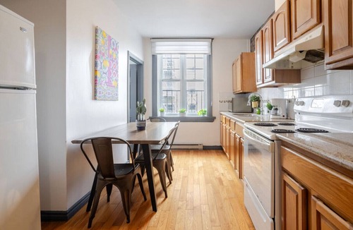 Shaughnessy Village Apartment | Prime Location | Charming 4BR in Downtown MTL