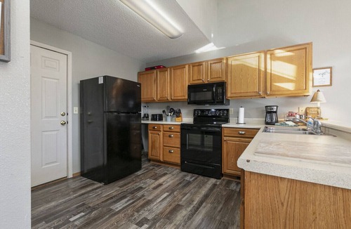 Springfield House | Prime Location Cottage- King Suite