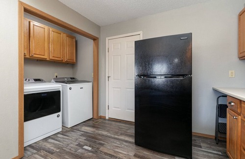 Springfield House | Prime Location Cottage- King Suite
