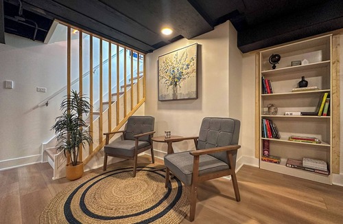 Naperville House | Prime Location - Cozy Naperville HomeStay - GameRoom
