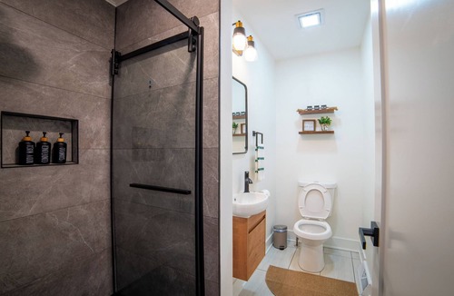 Naperville House | Prime Location - Cozy Naperville HomeStay - GameRoom
