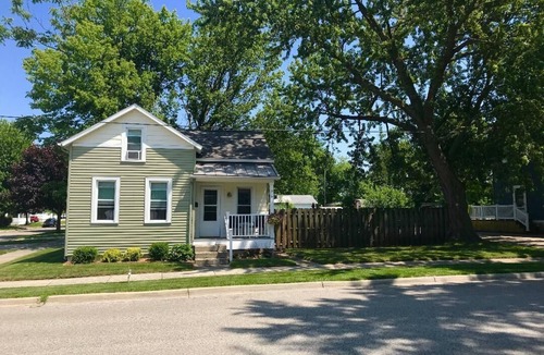 Grand Haven Cottage | Prime Location Downtown! Walk To Everything!