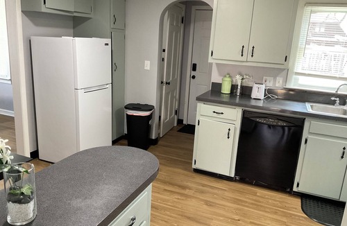 Youngstown House | Prime location:Downtown/Campus