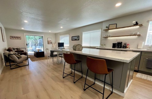 Murphys House | Prime Location, Downtown Murphys