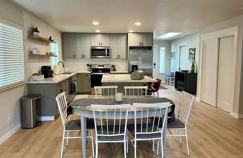 Murphys House | Prime Location, Downtown Murphys