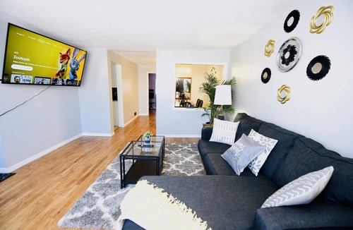 Rideau Heights Apartment | Prime Location Duo Nest & Rest