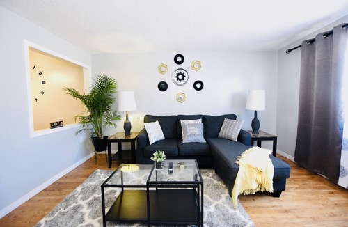 Rideau Heights Apartment | Prime Location Duo Nest & Rest