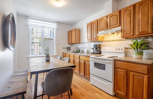Shaughnessy Village Apartment | Prime Location | Gorgeous 4BR Downtown MTL