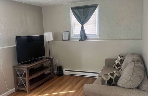 Saugus House | Prime location house well equipped