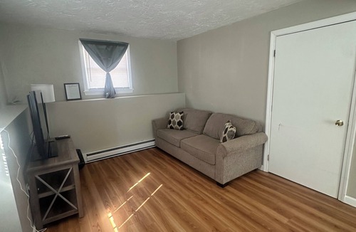 Saugus House | Prime location house well equipped