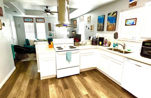 Flour Bluff House | PRIME LOCATION IMMACULATE COZY GETAWAY MINUTES FROM BEACH &DOWNTOWN