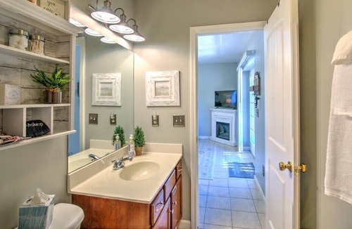 Johnson City Apartment | Prime location! Less than 5 minutes to JC Medical Center, ETSU, the VA, and downtown JC.