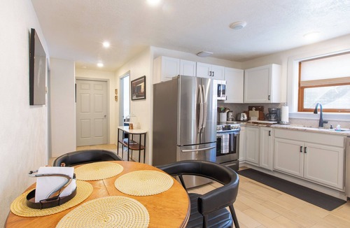 Northeast Santa Fe Apartment | Prime Location Near Downtown 1.1 ml Cozy Easy Parking Pet Friendly
