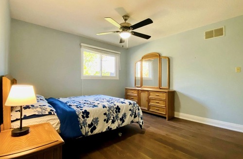 Lakeview House | Prime Location Oasis: Your Gateway to Between Toronto to Niagara Falls