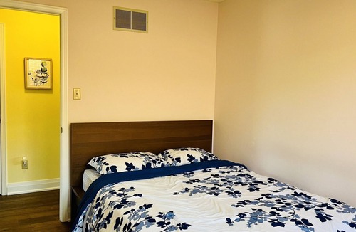 Lakeview House | Prime Location Oasis: Your Gateway to Between Toronto to Niagara Falls